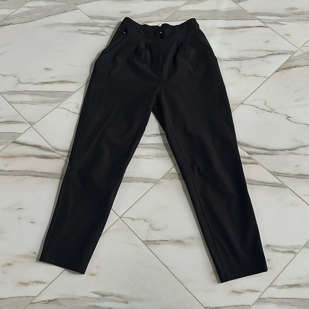 Lululemon woman pleated front pant